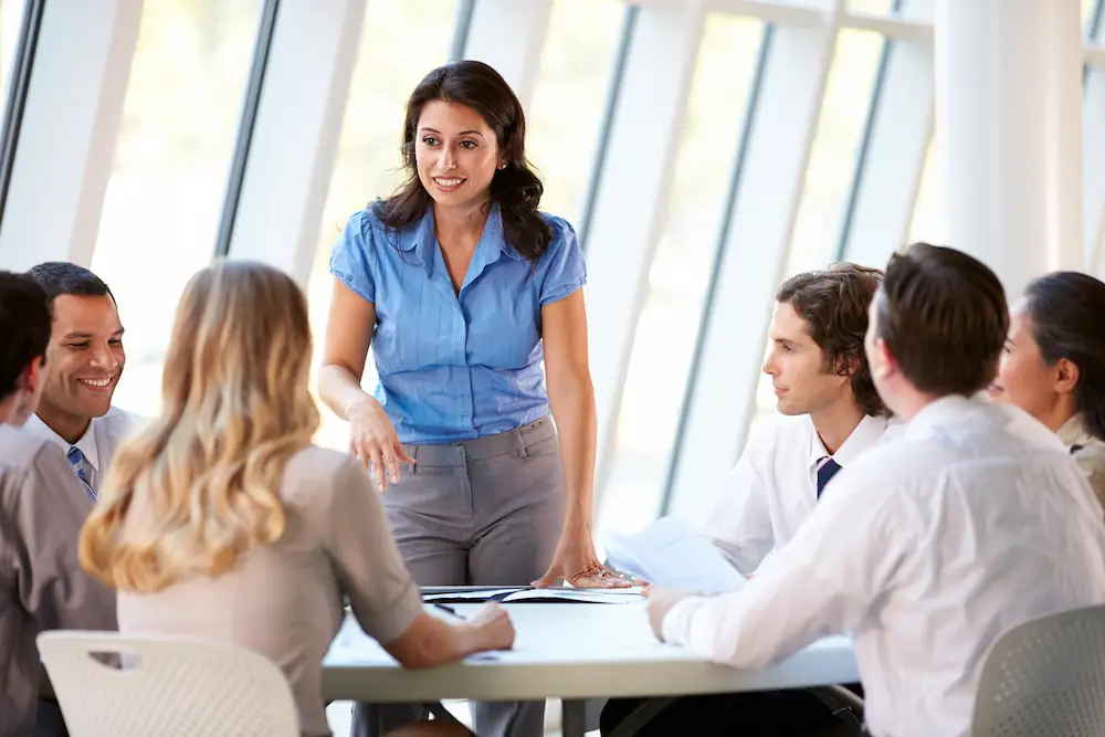 Team bespricht Entwicklung zur veränderungsbereiten Organisation